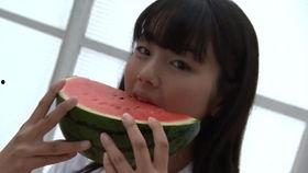 吃瓜女孩图片大全,盘点全网热门吃瓜瞬间