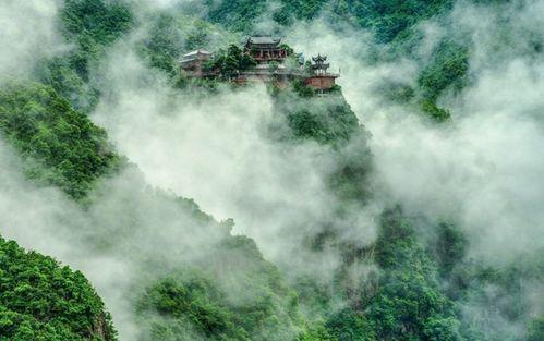 古村落吃哈密瓜,探访古村落中的瓜果飘香